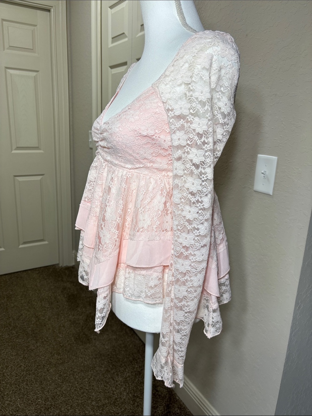 Altar'd State Lace Peplum Blouse Pink Boho Romantic Junior-inspired fit  S NWT - Picture 5 of 8